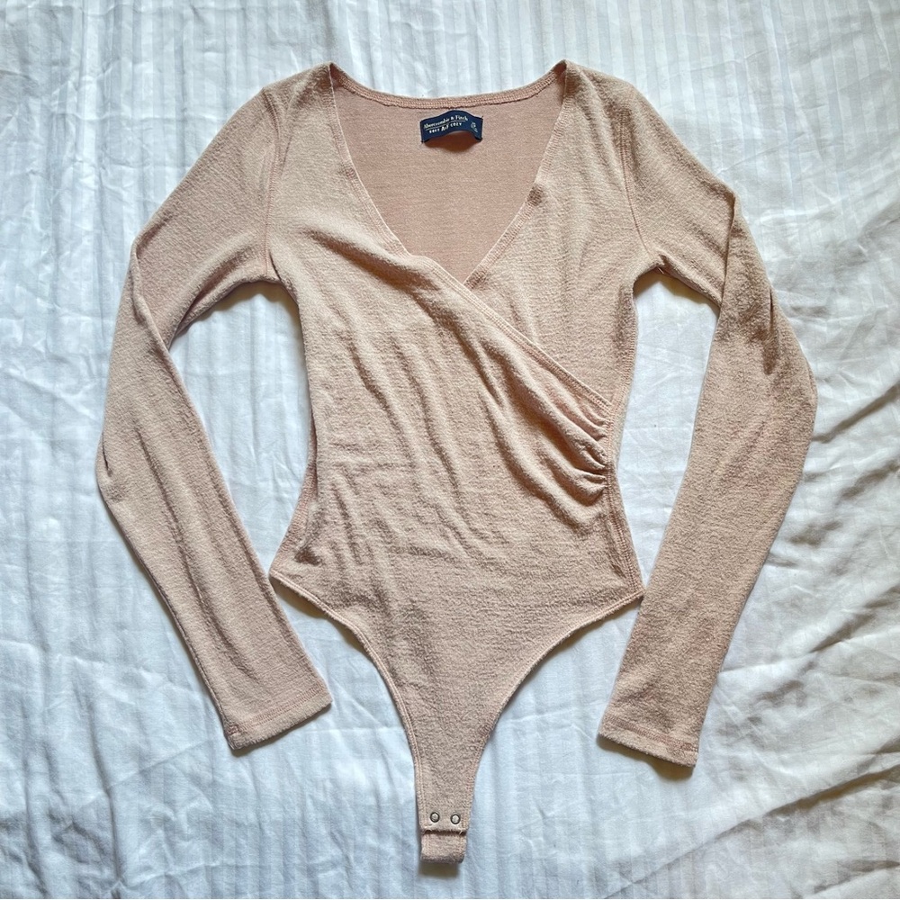 Abercrombie & Fitch baby pink bodysuit 🩰
